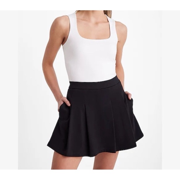 NWT EXPRESS High-Waisted Mini Fleece Skort Black | XS - Picture 1 of 10